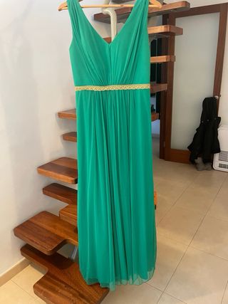 Vestido de fiesta verde con detalles dorados
