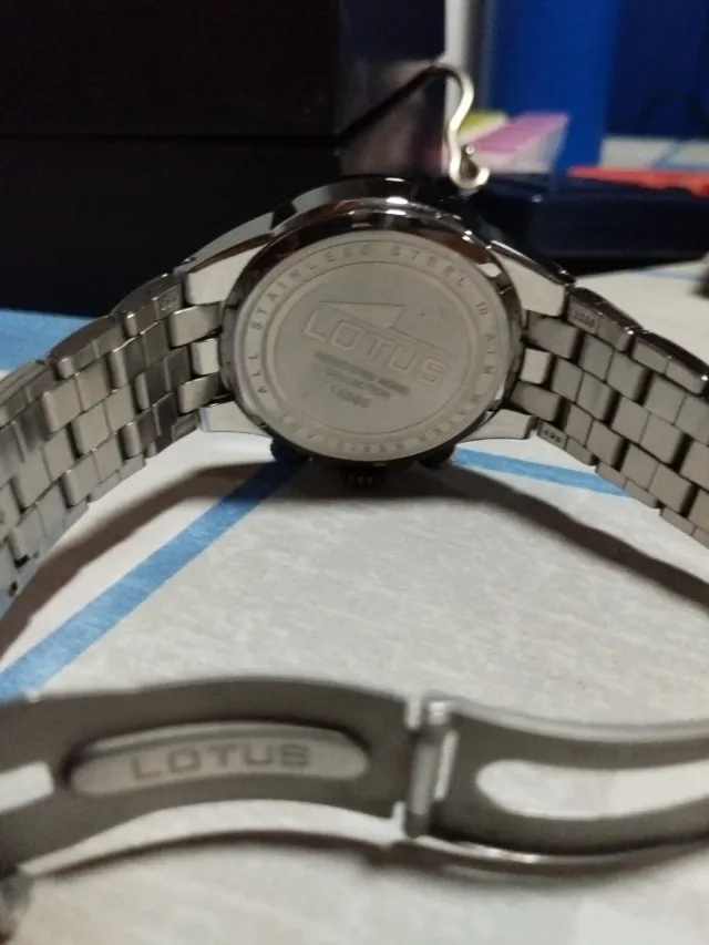 Reloj Lotus Cronógrafo Negro y Plateado