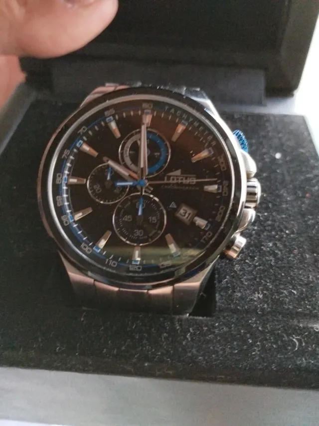 Reloj Lotus Cronógrafo Negro y Plateado