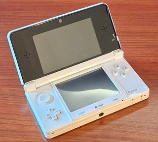 Nintendo 3DS Bianca + Base + Caricatore