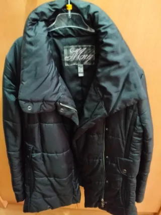 Chaqueta acolchada Mango 
tres cuartos negra