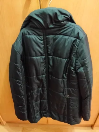 Chaqueta acolchada Mango 
tres cuartos negra