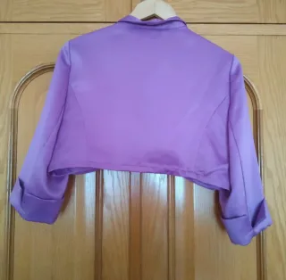 Vestido Merletti y chaqueta Félix Galdeano morada