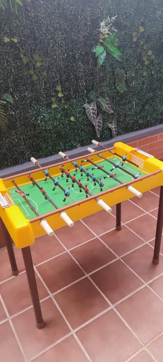 Futbolín infantil amarillo