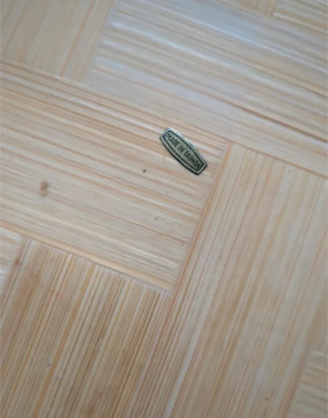 Vassoio e sottobicchieri con farfalle