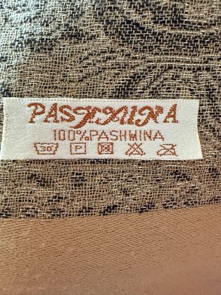 Sciarpa beige con fantasia paisley