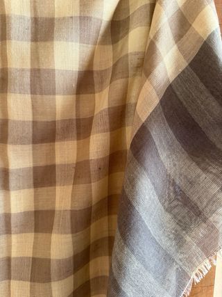 Sciarpa a quadri beige e grigia