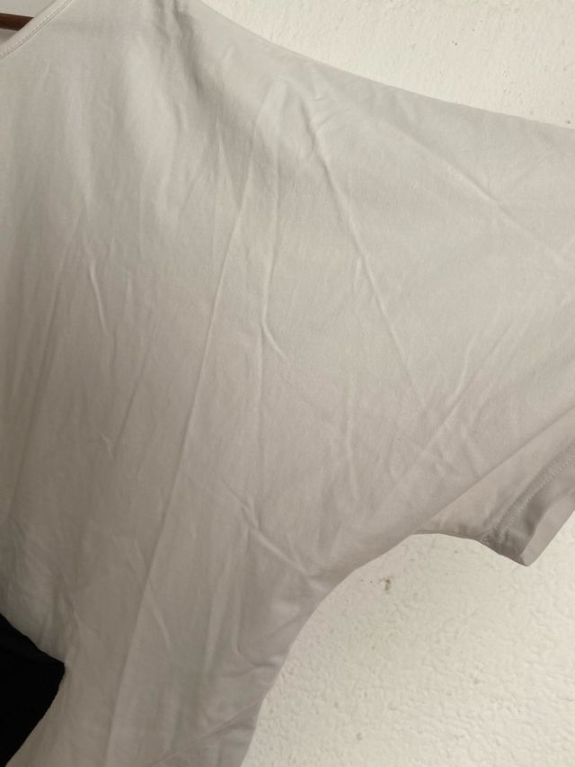 Camiseta asimétrica blanca