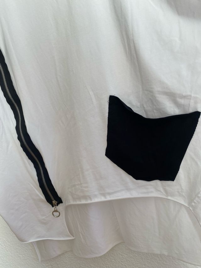 Camiseta asimétrica blanca