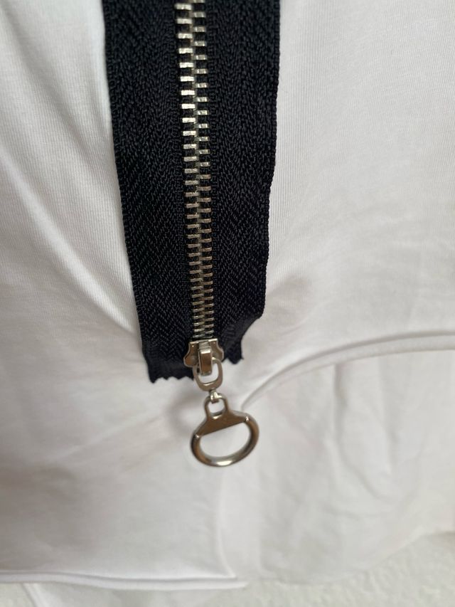 Camiseta asimétrica blanca