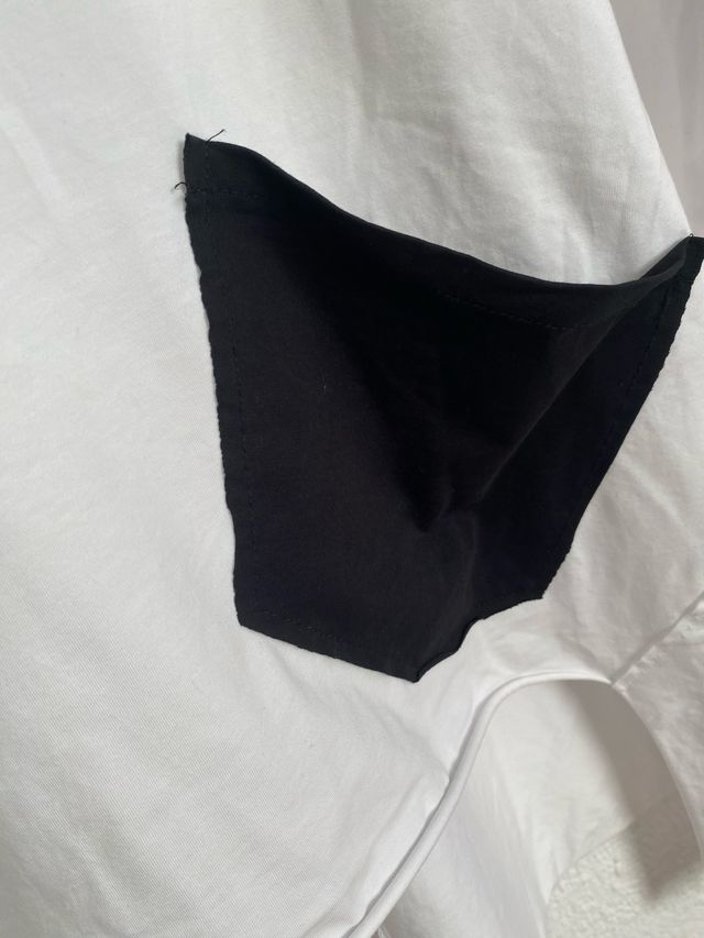 Camiseta asimétrica blanca