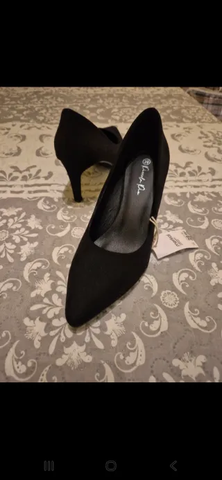 Zapatos negros tacón. Talla 39