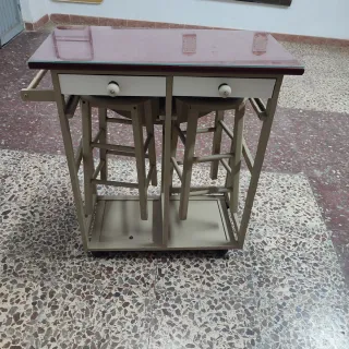 Mesa auxiliar cocina con taburetes