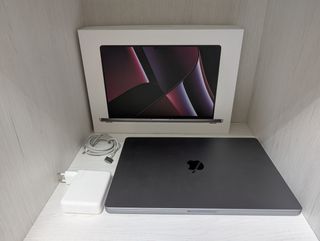 MacBook Pro 16 M2 Max 32GB RAM 1TB SSD