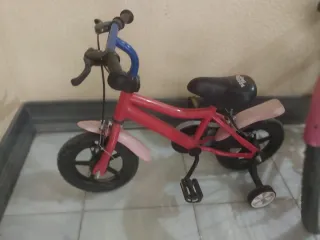 Bicicleta infantil roja
