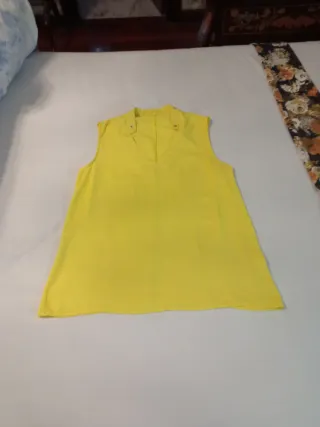 Pantalón estampado y 2 blusas