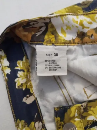 Pantalón estampado y 2 blusas