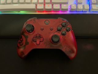 Mando Xbox One S/X Gears of War 4 Rojo