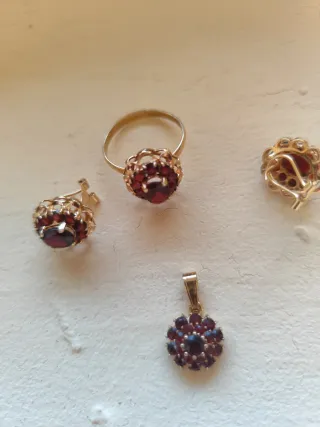 Conjunto oro 18k: Anillo, Colgante y Pendientes