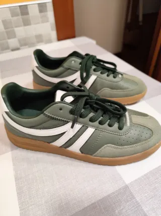 Deportivas mujer verdes y blancas