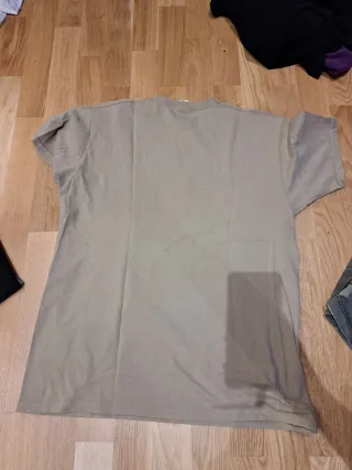 Camiseta beige con dibujo animado