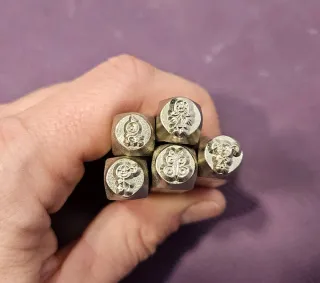 Set de 5 punzones Impress Art para metal