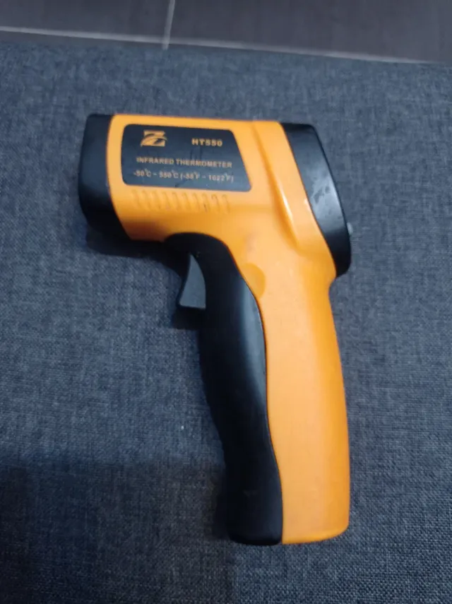 Termómetro Infrarrojo HT550