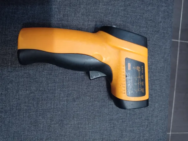 Termómetro Infrarrojo HT550