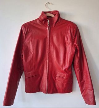 Cazadora de piel roja