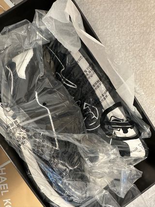 Zapatillas Michael Kors Negras y Blancas