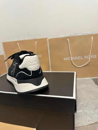 Zapatillas Michael Kors Negras y Blancas