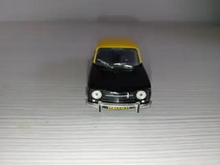 Renault 8 Taxi 1/43 modellino