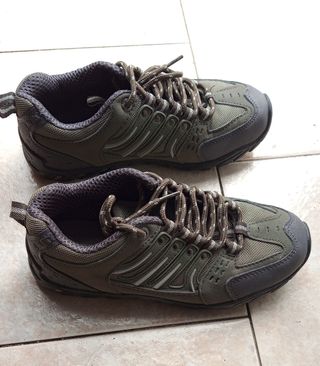 REGALADAS Sandalias de cuña y zapatillas deportiva