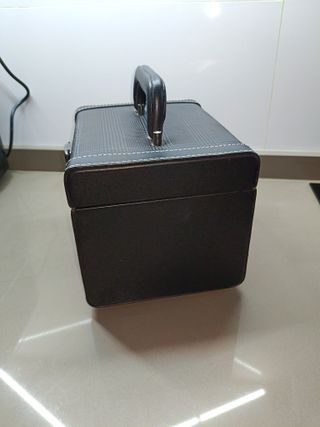 Joyero negro y gris con asa