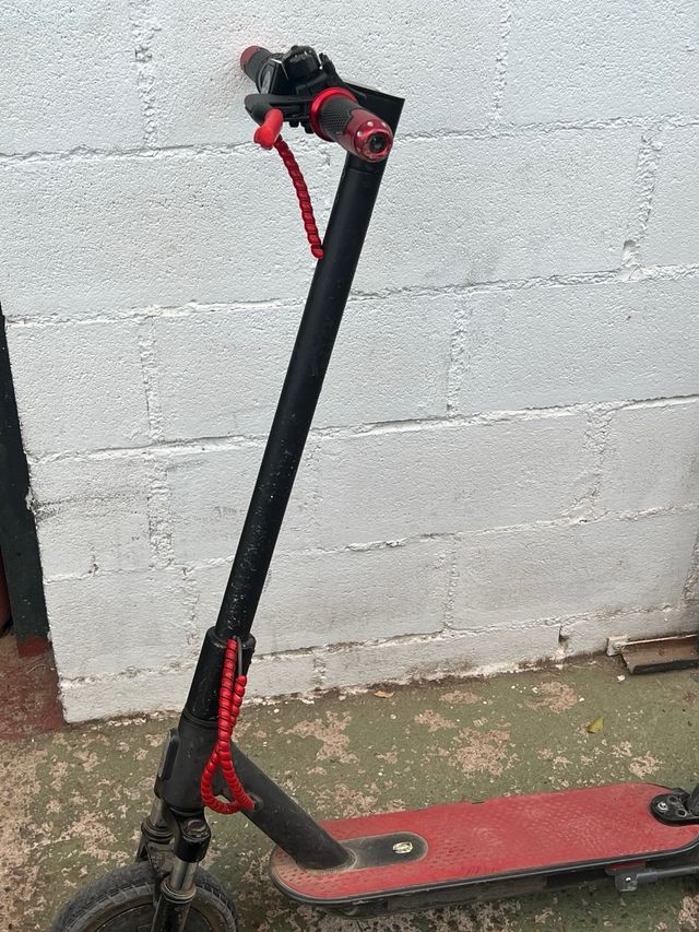 Patinete Eléctrico Rojo y Negro Xiaomi