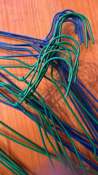 Pack de 20 perchas azules y verdes