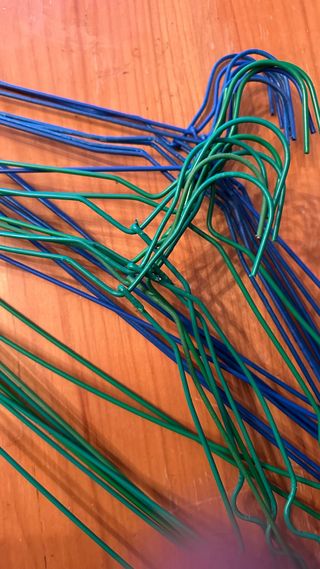 Pack de 20 perchas azules y verdes