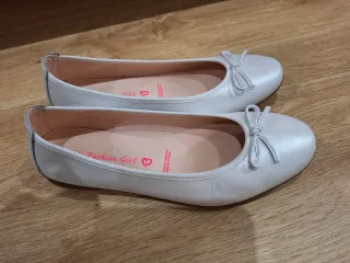 Bailarinas blancas con lazo
