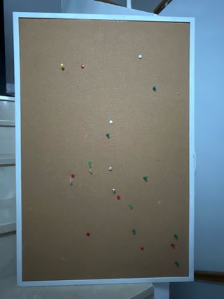 Tablero de corcho blanco