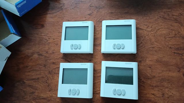 4 Termostatos Uponor T38