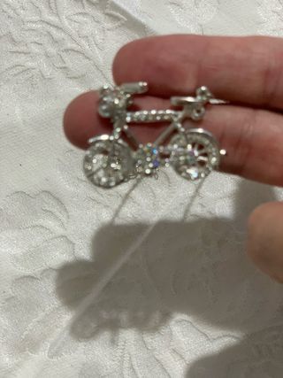 Collar bicicleta con pedrería plateado
