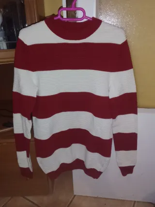 Sudadera Bershka Rayas Roja y Blanca