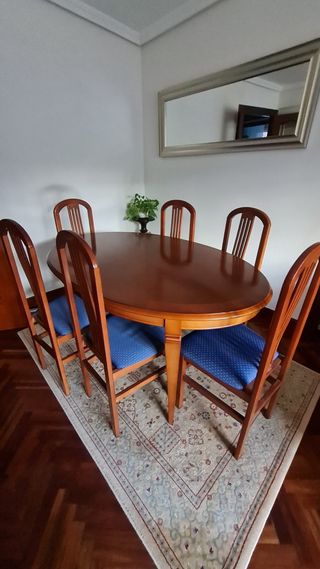 Mesa de comedor ovalada de madera con 6 sillas