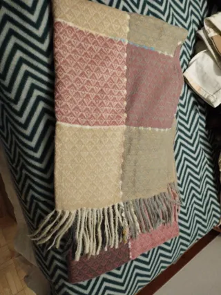 Fular patchwork beige y rosa, sin marca