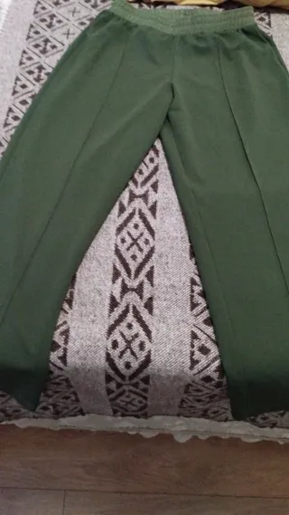 Pantalón verde Zara
