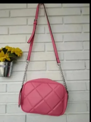 Bolso bandolera rosa acolchado