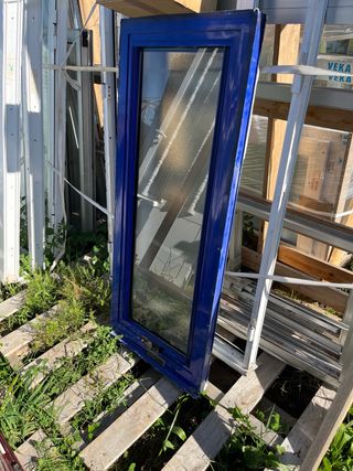 Ventana azul apertura exterior