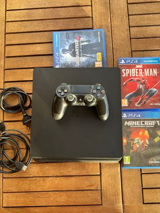Play Station 4 (PS4) 500 GB + 3 giochi