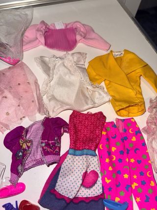 Lote Ropa y Accesorios Barbie