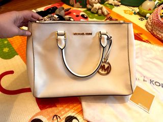 Bolso Michael Kors Piel blanca herrajes dorados 